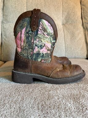 Justin Gypsy leather boots pink camo 7B